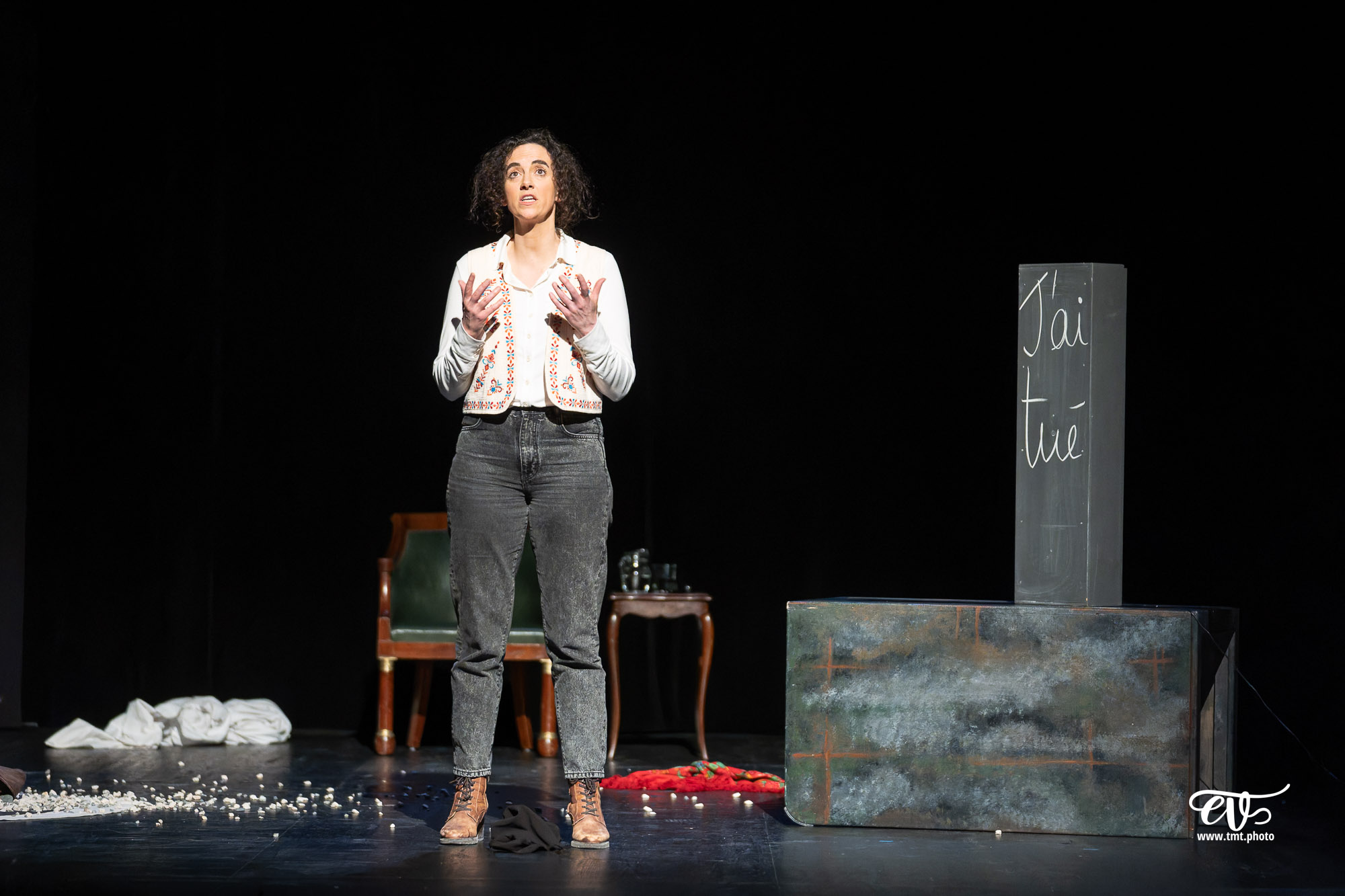 FEMME NON RÉ-ÉDUCABLE (CHOUETTE COMPAGNIE)